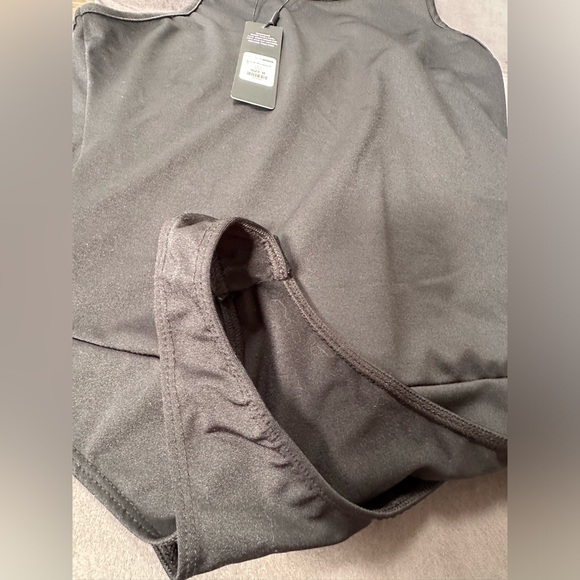 BODY SCULP TIGHT BODYSUIT FASHIONNOVA MEDIUM BRAND NEW - Picture 3 of 3